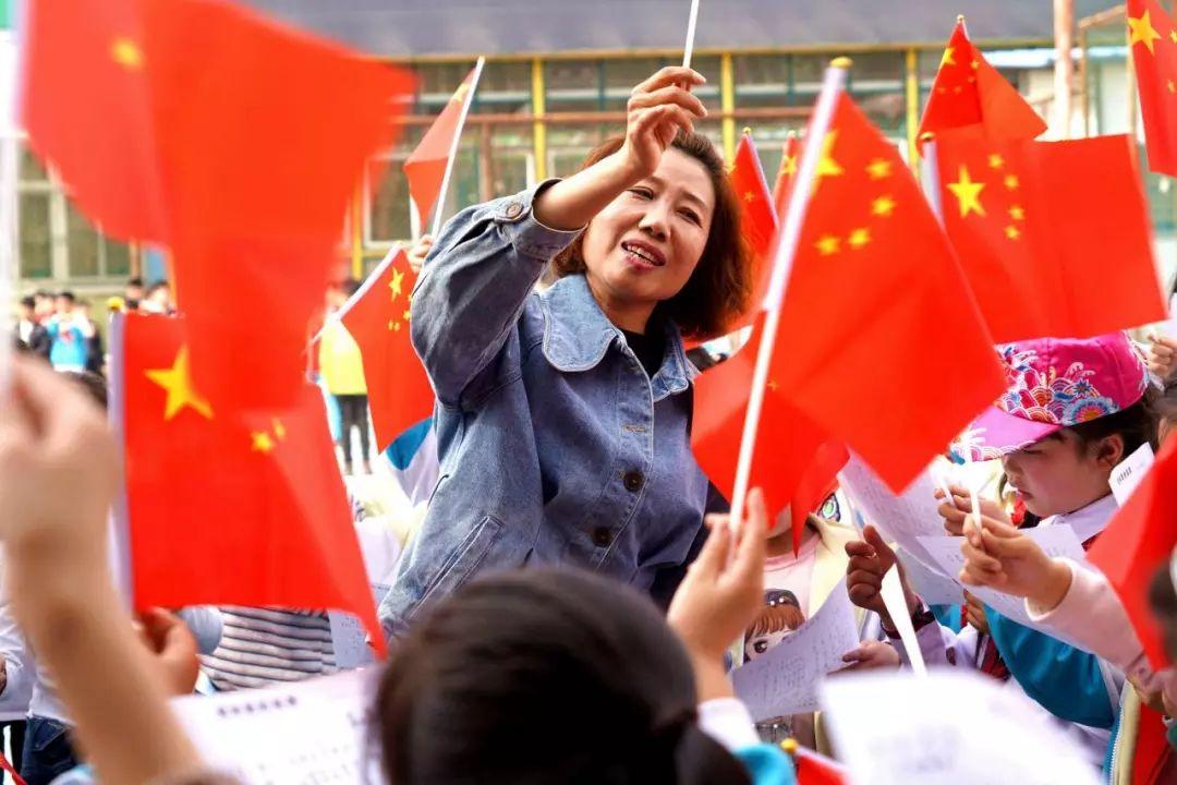 两会抢先看-通道现场的布置是怎么样的呢 一起来看看